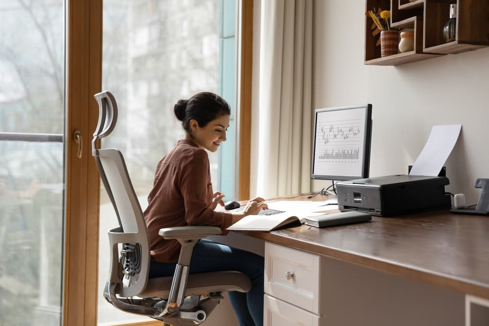 ergonomic workspace to stay healthy while working from home