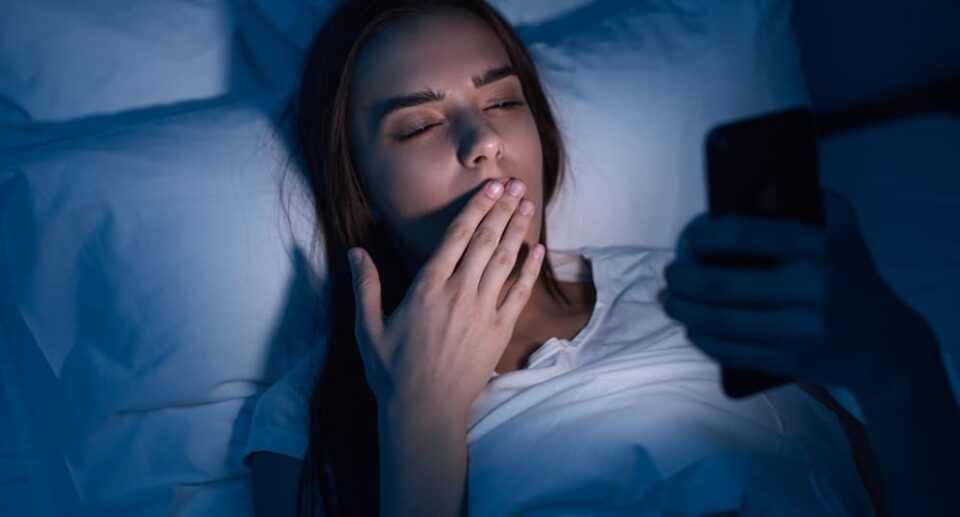 connection between screen time and sleep problems