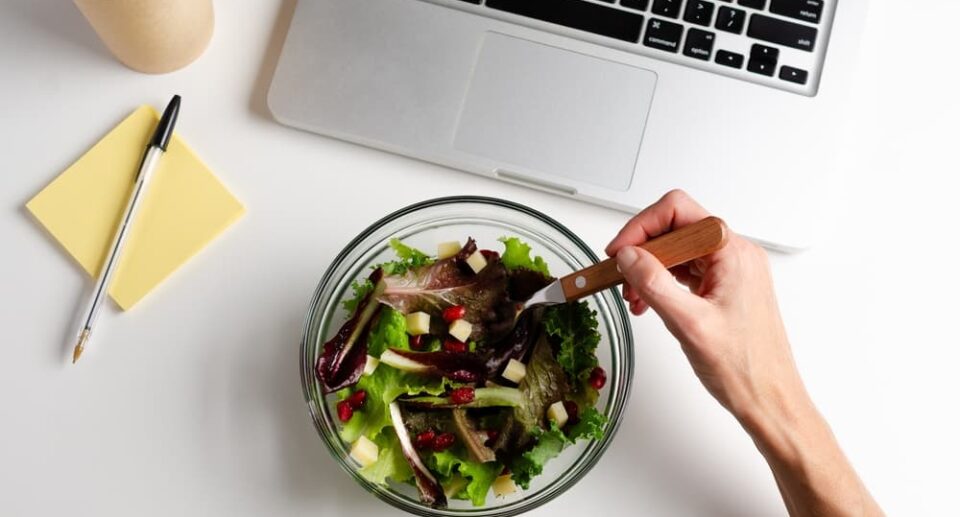 How to maintain a healthy diet with a 9-5 job